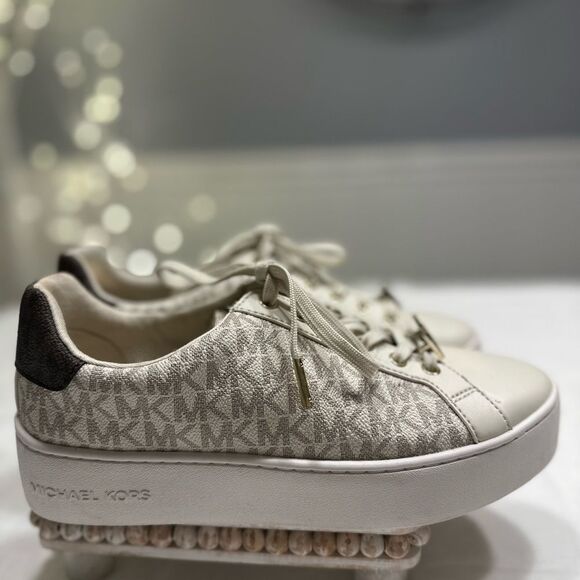 MICHAEL Kors Poppy Color Block Logo Sneaker - Picture 3 of 10